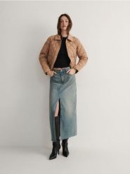 Pikowana kurtka z kołnierzem - beżowy. Brązowe kurtki damskie Reserved, l, bez wzorów, z tkaniny, bez kaptura. W wyprzedaży za 69.99 zł.