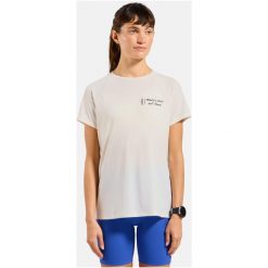 Koszulka z krótkim rękawem damska ODLO T-shirt crew neck s/s ESSENTIAL PRINT. Brązowe koszulki sportowe damskie Odlo, l, bez wzorów, z poliesteru, bez kołnierzyka, bez ramiączek, do biegania. Za 179.99 zł.