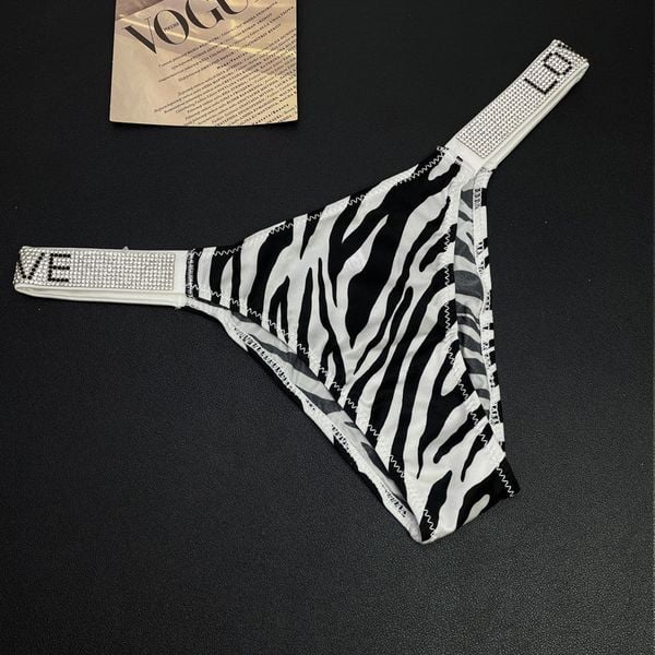 Stringi damskie z ozdobną gumką na co dzień i specjalne okazje Faygah. Czerwone stringi damskie Intica, uniwersalny, bez wzorów. Za 79.00 zł.