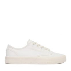 Tenisówki Guess Jeans. Białe trampki i tenisówki damskie Guess Jeans, z aplikacjami, z jeansu, bez zapięcia. Za 189.99 zł.