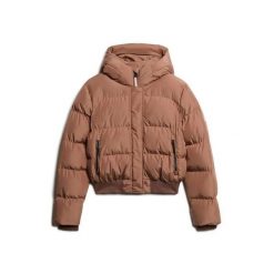 Damska kurtka puchowa Superdry. Brązowe kurtki damskie Superdry., bez wzorów, z puchu, bez kaptura. W wyprzedaży za 498.55 zł.