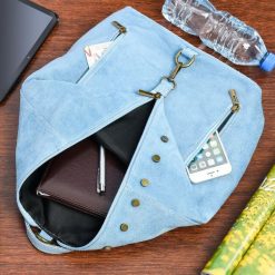 Błękitny plecak damski zamszowy skórzany na ramię Włoski W14. Niebieskie plecaki damskie bez wzorów, z zamszu, biznesowe. Za 214.90 zł.