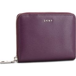 Duży Portfel Damski DKNY - Bryant Sm Zip Around R8313656 Brinjal B7J. Fioletowe portfele damskie DKNY, ze skóry. Za 419.00 zł.
