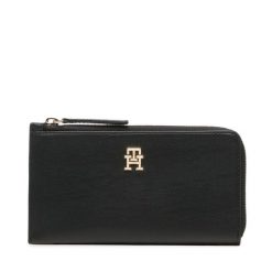 Portfel Tommy Hilfiger. Czarne portfele damskie Tommy Hilfiger, bez wzorów. Za 379.99 zł.