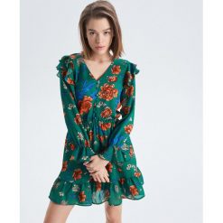Lekka sukienka w kwiaty - Zielony. Sukienki damskie Cropp. Za 71.99 zł.