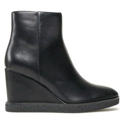 Botki Jenny Fairy. Czarne botki damskie Jenny Fairy, bez obcasa, na koturnie, bez zapięcia. Za 199.99 zł.