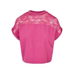 Damska koszulka z koronki Urban Classics Oversized GT. Fioletowe koszulki sportowe damskie Urban Classics, bez wzorów, z koronki, bez kołnierzyka, bez ramiączek. Za 183.50 zł.