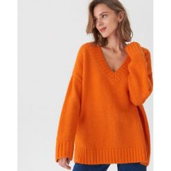 Sweter oversize - Pomarańczo. Swetry damskie marki House. W wyprzedaży za 39.99 zł.