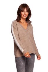 Sweter w Serek z Lampasami - Jasnobrązowy. Brązowe swetry damskie MOE, l, bez wzorów, z materiału, bez kołnierzyka, bez ramiączek, bez kaptura. Za 176.26 zł.