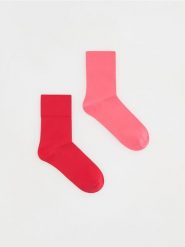 Skarpety 2 pack - różowy. Czerwone skarpety damskie Reserved, bez wzorów. W wyprzedaży za 19.99 zł.