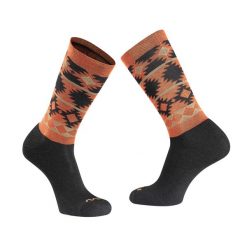 Skarpety rowerowe męskie Northwave Core. Brązowe buty sportowe męskie Northwave, bez wzorów. Za 44.99 zł.