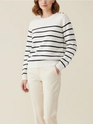 Sweter w paski z ozdobnymi guzikami na ramieniach - biały. Białe swetry damskie Sinsay, l, bez wzorów, bez kołnierzyka, bez ramiączek, bez kaptura. Za 35.99 zł.