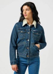 WRANGLER DAMSKA KURTKA JEANSOWA WRANGLER HERITAGE SHERPA JACKET WASHED OUT 112355410. Płaszcze damskie Wrangler, s, bez wzorów, z jeansu, bez kaptura. W wyprzedaży za 229.99 zł.