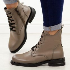Taupe płaskie botki damskie Vinceza 58578. Botki damskie VINCEZA, na jesień, z jeansu, casualowe, z okrągłym noskiem, bez obcasa, na płaskiej podeszwie, bez zapięcia. Za 219.00 zł.
