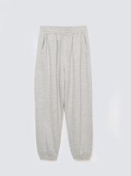 Spodnie chłopięce dresowe szare Polis 901. Szare spodnie sportowe dla chłopców Big Star, z aplikacjami, z dresówki, sportowe. Za 119.99 zł.