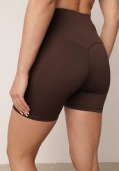 Brązowe Szorty Kolarki z Wysokim Stanem i Przeszyciem w Talii Daemtora. Brązowe szorty sportowe damskie Born2be, l, bez wzorów, sportowe, z podwyższonym stanem, na fitness i siłownię. Za 49.99 zł.