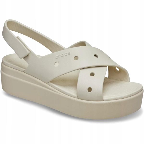 Sandały dla Kobiet Crocs Brooklyn 4U Cross Strap Sandal. Czarne sandały damskie Crocs, bez wzorów, z materiału, bez obcasa, na obcasie, bez zapięcia. Za 289.99 zł.