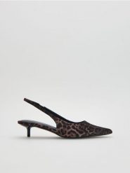 Czółenka z odkrytą piętą - wielobarwny. Czółenka damskie Reserved, bez wzorów, z tkaniny, bez obcasa, bez zapięcia. Za 139.99 zł.