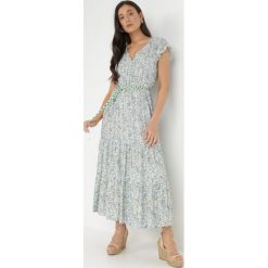 Biało-Zielona Sukienka ze Sznurkiem Cillereia. Zielone sukienki damskie Born2be, m, bez wzorów, z tkaniny, bez kołnierzyka, bez ramiączek, maxi. Za 29.99 zł.