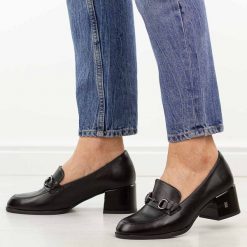 Czarne skórzane mokasyny damskie na obcasie Vinceza 18116. Czarne mokasyny damskie VINCEZA, ze skóry, biznesowe. W wyprzedaży za 201.52 zł.