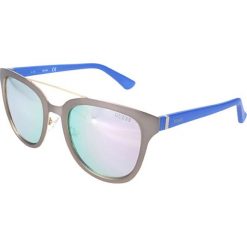 Męskie okulary przeciwsłoneczne w kolorze srebrnym. Niebieskie okulary przeciwsłoneczne męskie marki Guess. W wyprzedaży za 150.95 zł.