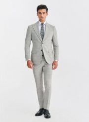 PAKO LORENTE – Szary garnitur męski w kratkę. Szare garnitury męskie Pako Lorente, bez wzorów, z elastanu. Za 1,399.98 zł.