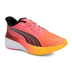 Buty do biegania PUMA Darter Pro. Czerwone obuwie sportowe damskie Puma, bez wzorów, do biegania. Za 345.99 zł.