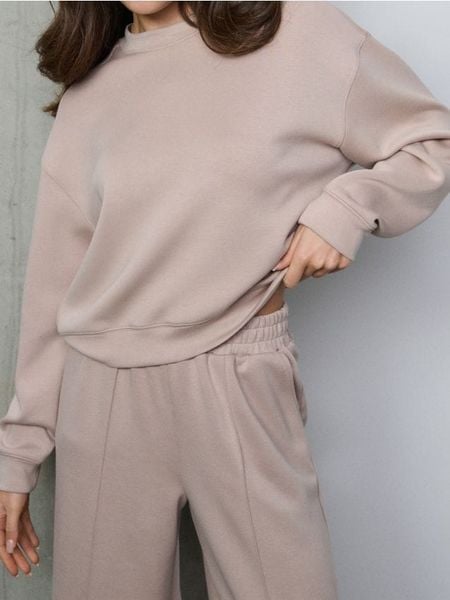 Bluza crewneck basic - beżowy. Brązowe bluzy damskie Sinsay, l, bez wzorów, bez kaptura. Za 45.99 zł.