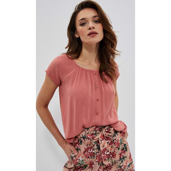 Gładka bluzka koszulowa z wiskozy ceglasta. Czerwone bluzki damskie MOODO, xs, bez wzorów, z koronki, bez kołnierzyka, bez ramiączek. W wyprzedaży za 23.99 zł.