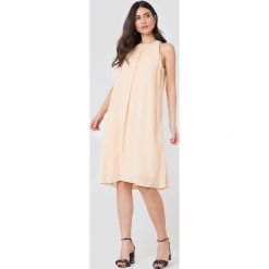 Filippa K Zwiewna sukienka z marszczeniem - Orange. Sukienki damskie marki Filippa K. W wyprzedaży za 405.18 zł.