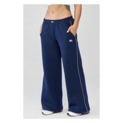 Damskie spodnie sportowe oversize Rough Radical Trip Joggers. Niebieskie spodnie sportowe damskie ROUGH RADICAL, bez wzorów, na jogę i pilates. Za 175.92 zł.