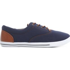 Granatowe Trampki In Clover. Trampki męskie marki Born2be. Za 49.99 zł.