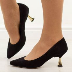 Czarne zamszowe skórzane Polskie szpilki damskie Prestige 2111. Czarne szpilki damskie Prestige, bez wzorów, ze skóry, bez obcasa, bez zapięcia. Za 429.00 zł.