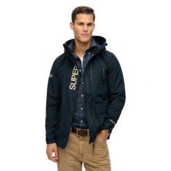 Kurtka przeciwdeszczowa z kapturem i haftowanym logo Superdry Ultimate. Niebieskie kurtki męskie Superdry., s, bez wzorów, z materiału, eleganckie, z kapturem. Za 597.00 zł.