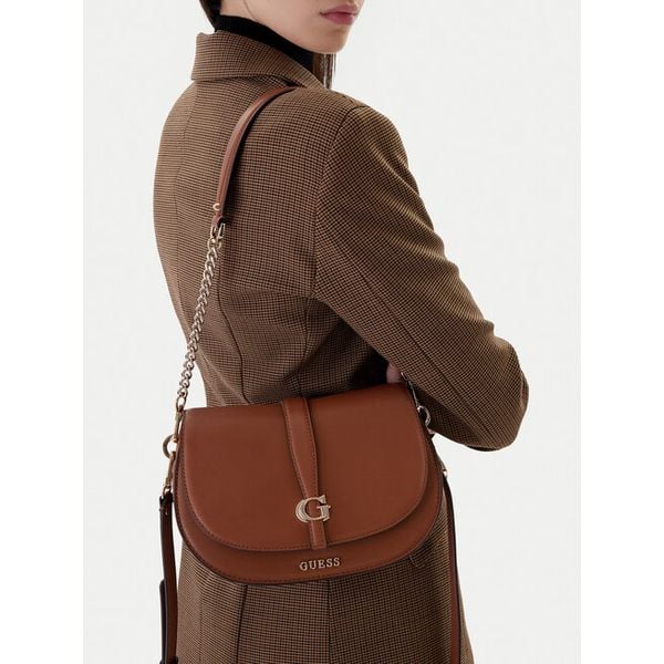 Torebka Guess. Brązowe torebki do ręki damskie Guess, z aplikacjami, klasyczne, bez dodatków. Za 423.99 zł.