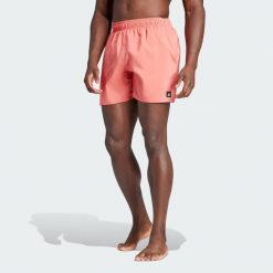 Szorty do pływania Solid CLX Short-Length. Białe szorty męskie Adidas, s, bez wzorów, z materiału, klasyczne. Za 120.44 zł.