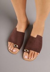 Brązowe Klapki Vices Japonki z Metaliczną Ozdobą Arezelia. Brązowe klapki damskie Born2be, z aplikacjami, bez obcasa, na płaskiej podeszwie. Za 59.99 zł.