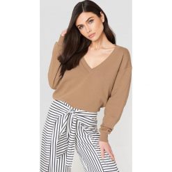 NA-KD Basic Bluza basic z dekoltem V - Beige. Brązowe bluzy damskie NA-KD Basic. Za 100.95 zł.