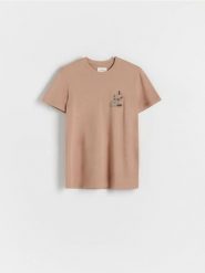 T-shirt regular z nadrukiem - beżowy. Brązowe t-shirty męskie Reserved, l, bez wzorów, z bawełny, bez kołnierzyka. W wyprzedaży za 39.99 zł.