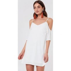 Rut&Circle Sukienka z wycięciami na ramionach - White. Sukienki damskie marki Rut&Circle. W wyprzedaży za 48.78 zł.