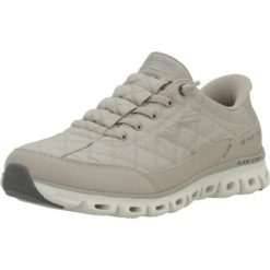 Buty SKECHERS 104556S GLIDE STEP AT EASE Beżowy. Brązowe obuwie sportowe damskie Skechers, bez wzorów, z syntetyku, na fitness i siłownię. Za 337.99 zł.