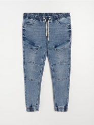 Spodnie jogger slim fit - granatowy. Niebieskie spodnie materiałowe męskie Sinsay, bez wzorów, z jeansu. Za 99.99 zł.
