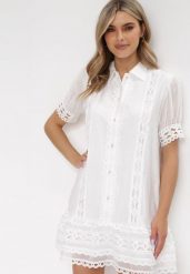 Biała Koszulowa Sukienka Mini z Koronką i Perłowymi Guzikami Isira. Białe sukienki damskie Born2be, na imprezę, na lato, m, bez wzorów, z koronki, eleganckie, bez kołnierzyka, bez ramiączek, mini, koszulowe. Za 149.99 zł.