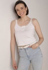 Biały Top z Bawełny Ozdobiony Guzikami i Koronką przy Dekolcie Beralie. Białe bluzki damskie Born2be, m, bez wzorów, z bawełny, eleganckie, bez kołnierzyka, bez ramiączek. Za 29.99 zł.