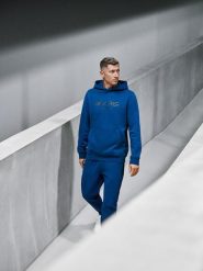 4F Bluza dresowa regular z kapturem męska 4F x Robert Lewandowski - granatowa XXL. Niebieskie bluzy męskie 4f, m, bez wzorów, z bawełny, z kapturem. Za 199.99 zł.