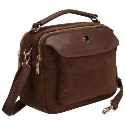 Brązowa listonoszka damska mała torebka na ramię lub do ręki modna ze skóry ekologicznej Peterson PTN MX02-P. Brązowe torby na ramię damskie Peterson, bez wzorów, ze skóry ekologicznej, małe, bez dodatków. Za 104.99 zł.