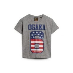 Damska koszulka z flagą Superdry 90& Osaka 6. Szare t-shirty damskie Superdry., bez wzorów, bez kołnierzyka. Za 156.75 zł.