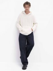 Guess Jeans Spodnie materiałowe M6RB59 WGCV1 Granatowy Relaxed Fit. Niebieskie spodnie materiałowe męskie Guess Jeans, m, z aplikacjami, z bawełny. Za 389.99 zł.