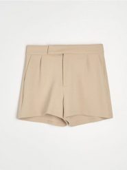 Eleganckie szorty z kieszeniami na zamek - kremowy. Białe szorty damskie Sinsay, l, bez wzorów, eleganckie. Za 39.99 zł.