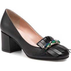 Półbuty POLLINI - SA10216C07TE100A Nero. Czarne półbuty damskie Pollini, z aplikacjami, z materiału, eleganckie, bez obcasa, na obcasie, bez zapięcia. W wyprzedaży za 749.00 zł.